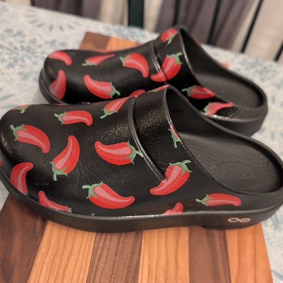 Limited edition Black and Red Pepper Clogs - Picture 3 of 8